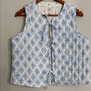 Jopna Quilted Tie-Front Vest — White with Light Blue Diamond Print